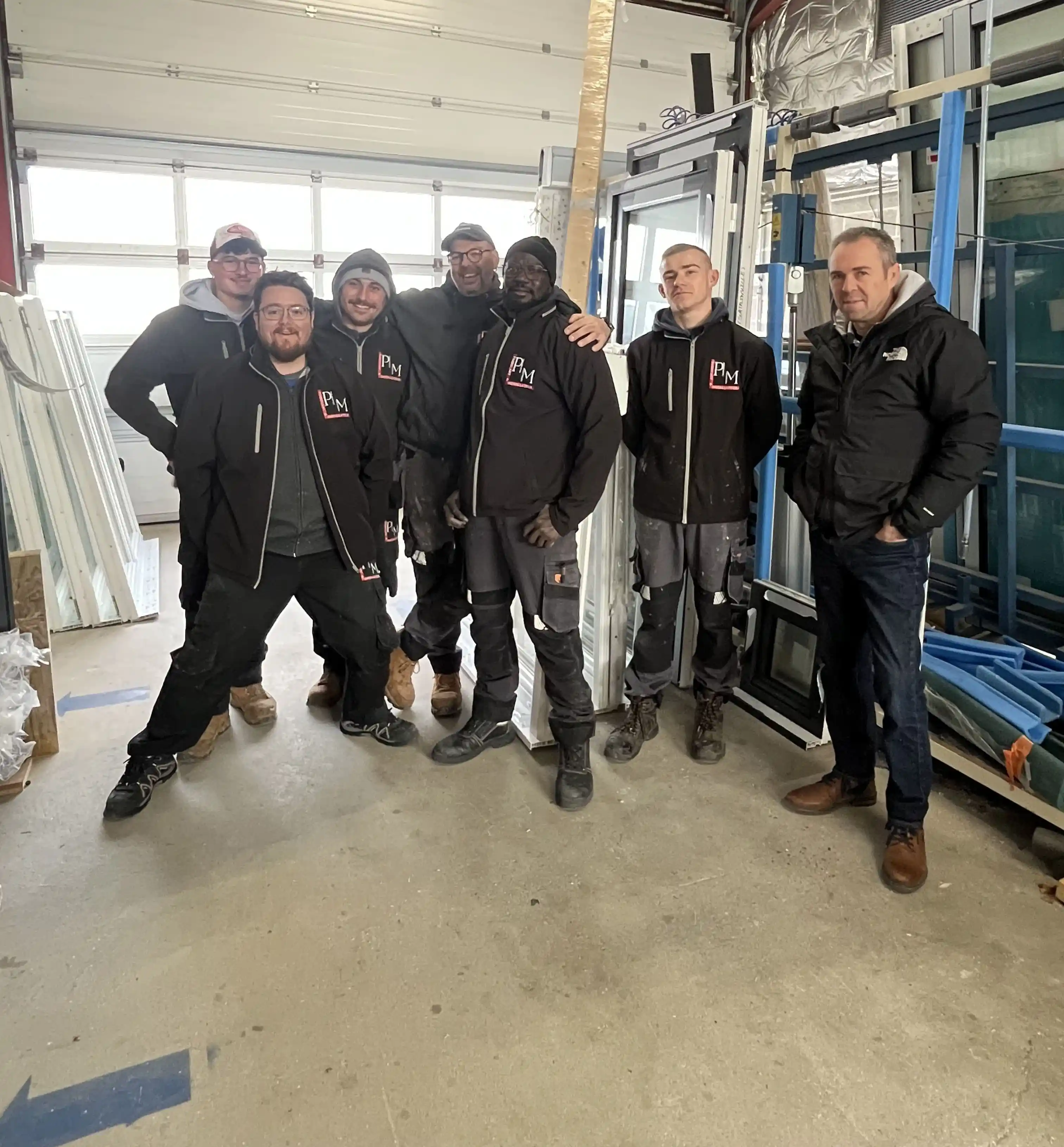 Équipe spécialisée en fabrication et pose de menuiseries sur mesure dans le Cotentin