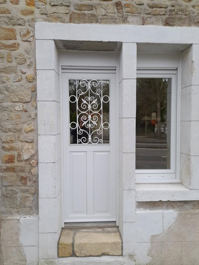 Porte refaite à partir de la grille d'origine