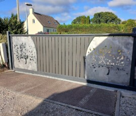 Portail acier laqué, tôle décorative découpée au laser