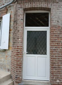 Porte d'entrée avec imposte fixe supérieure, vitrage avec losange en impression numérique