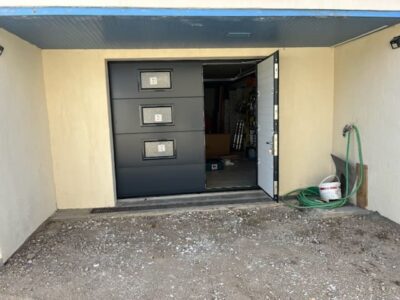 Porte de garage avec porte