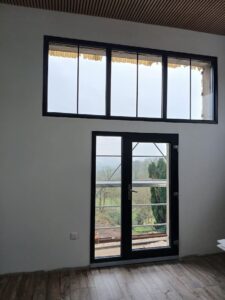 Porte d'entrée 7016 avec châssis fixes aspect verrière
