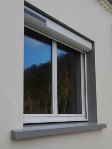 Fenêtre et volets roulants solaires