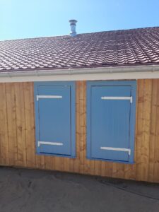 Volets battants bleus