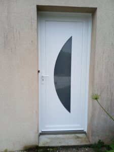 Porte d'entrée avec panneau déco demi lune