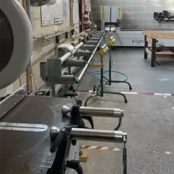 Équipements professionnels utilisés pour la fabrication de menuiseries sur mesure Machines professionnelles dans un atelier de fabrication de menuiseries PVC et aluminium