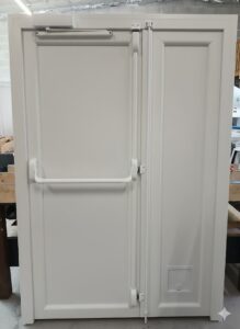 porte ouverture extérieure avec crémone pompier
